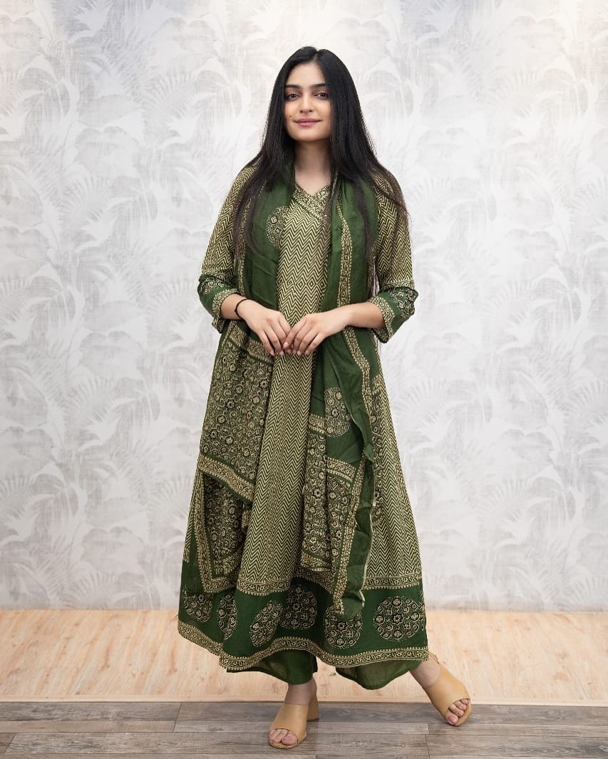 New anarkali kurta set with new style... parrten (PVCRD41)
