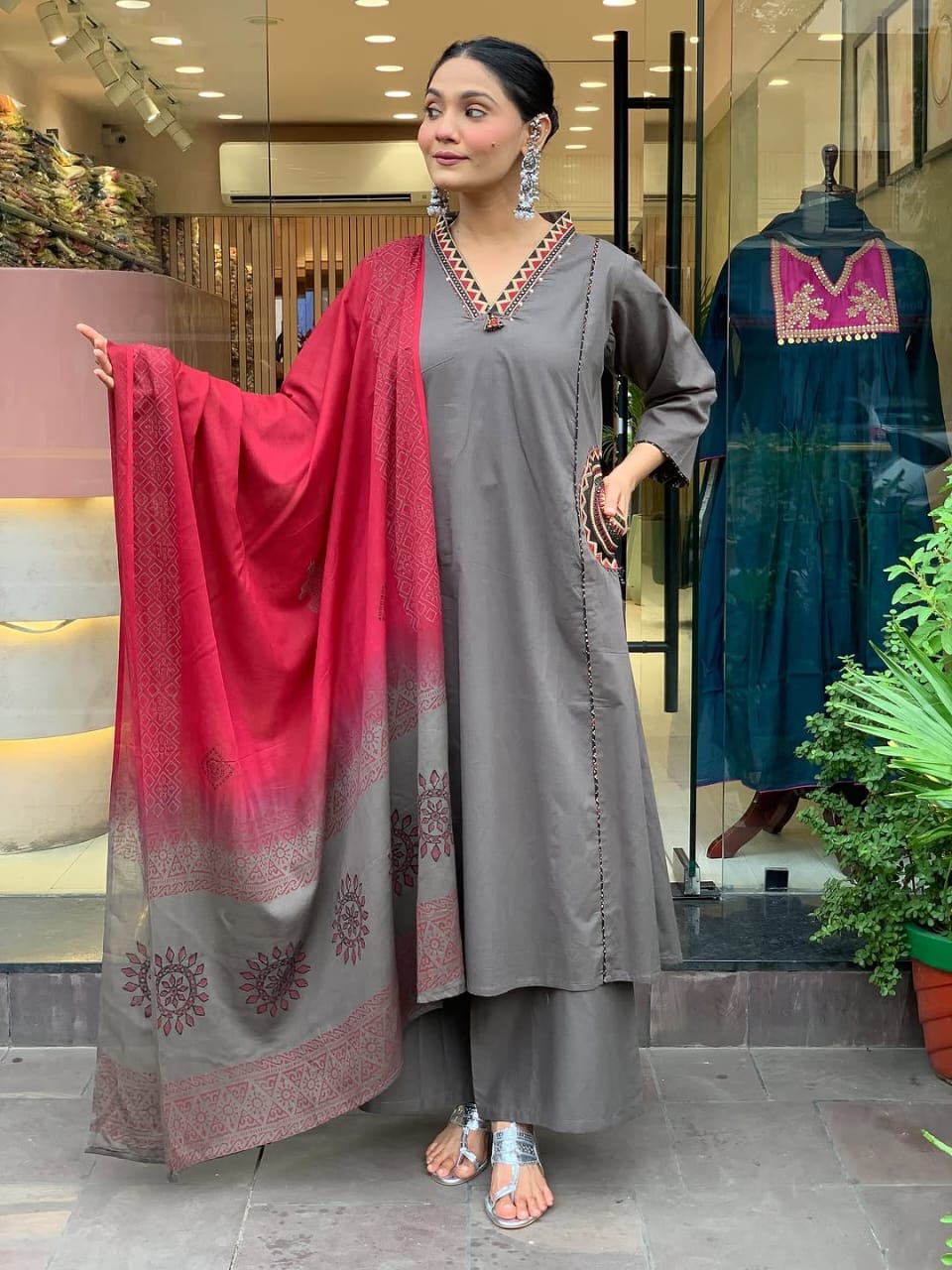 NEW product LUNCHING super hit hai dimand product Beutiful Suit Set (LK03)