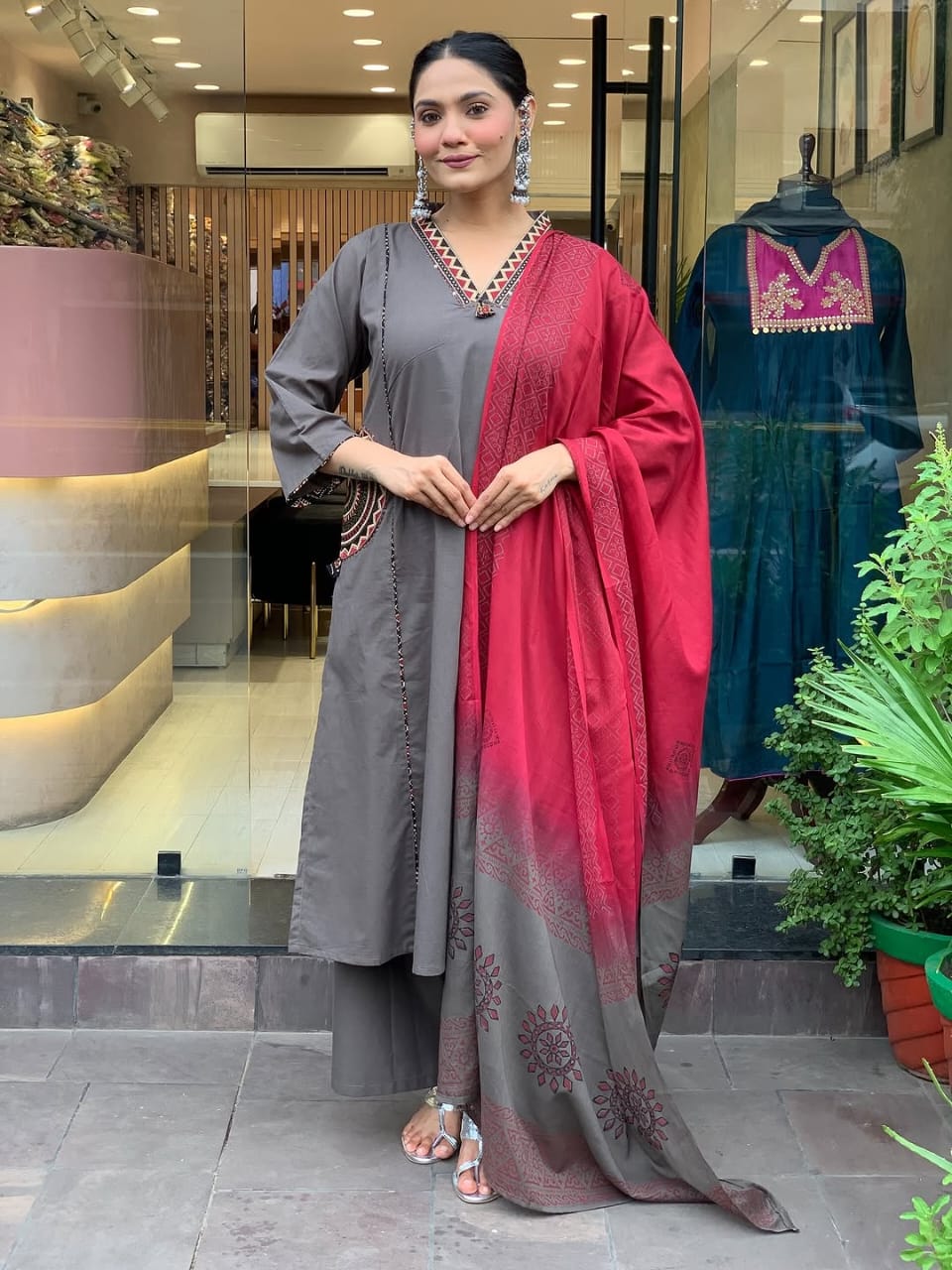 NEW product LUNCHING super hit hai dimand product Beutiful Suit Set (LK03)