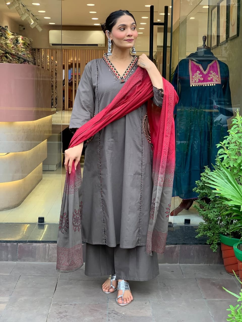 NEW product LUNCHING super hit hai dimand product Beutiful Suit Set (LK03)