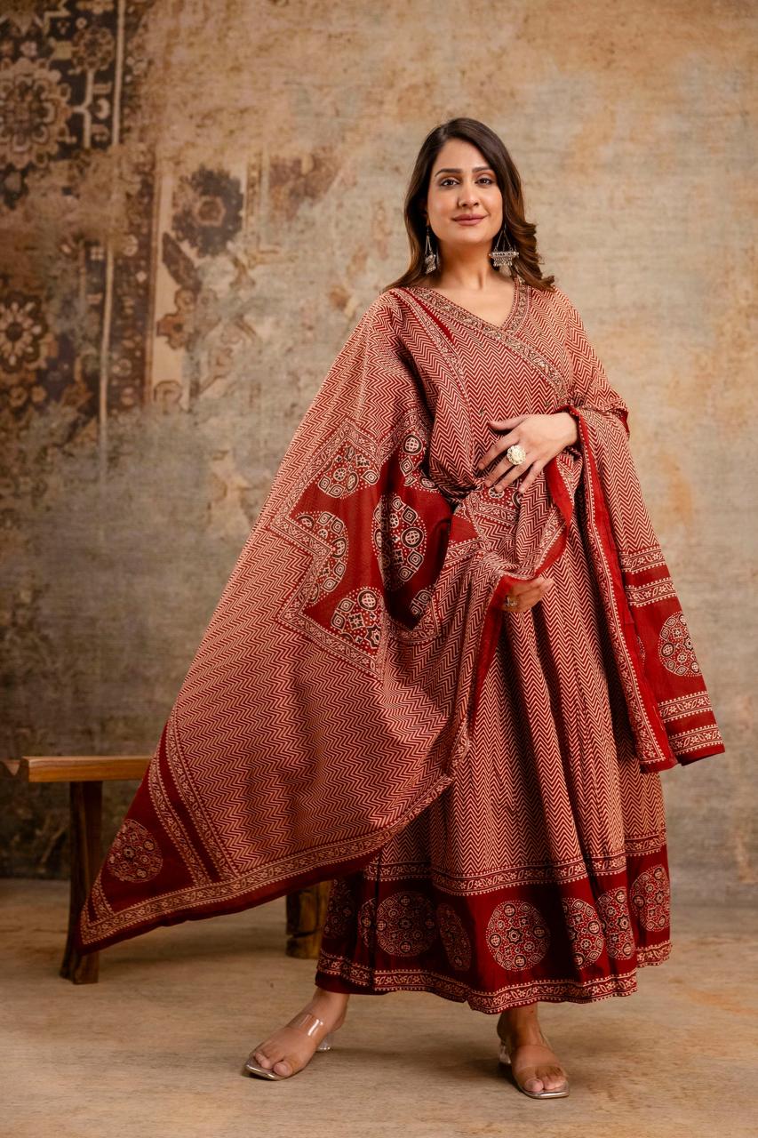 New anarkali kurta set with new style... parrten (PVCRD43)